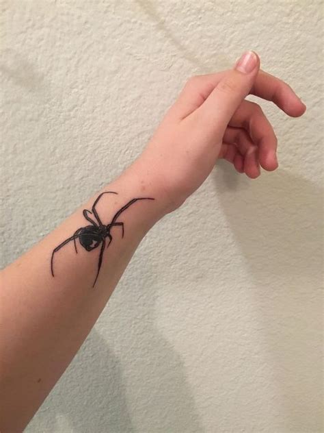 tatuaje de araña en el brazo|92 Tatuajes de arañas y telarañas (Con su。